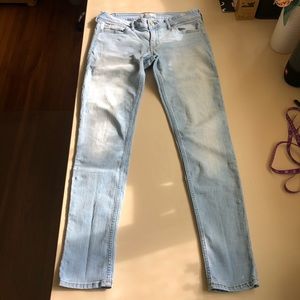 hollister low rise light wash skinny jeans